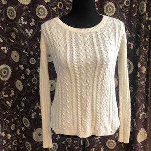 💜Gorgeous white cable knit sweater!!!